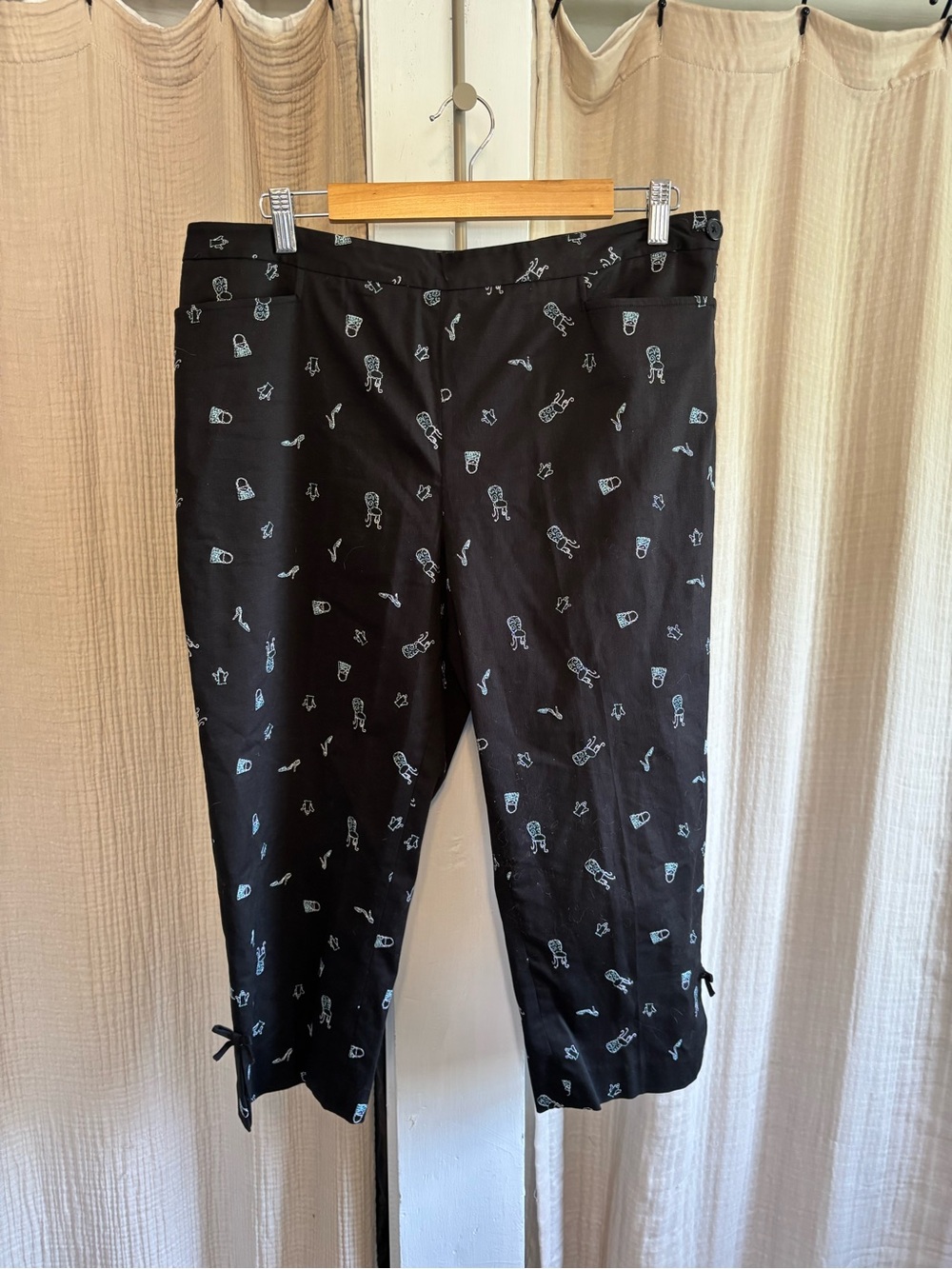 y2k Vintage Embroidered Capris- 12